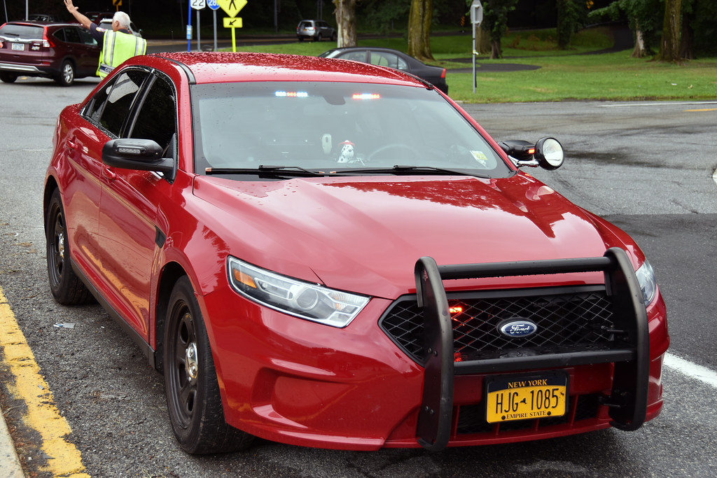 ford taurus cop car