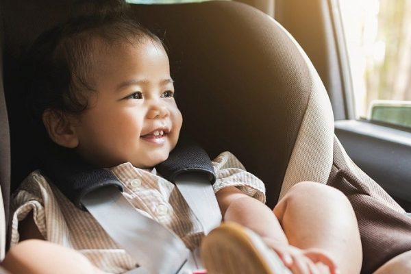 how to put newborn in car seat