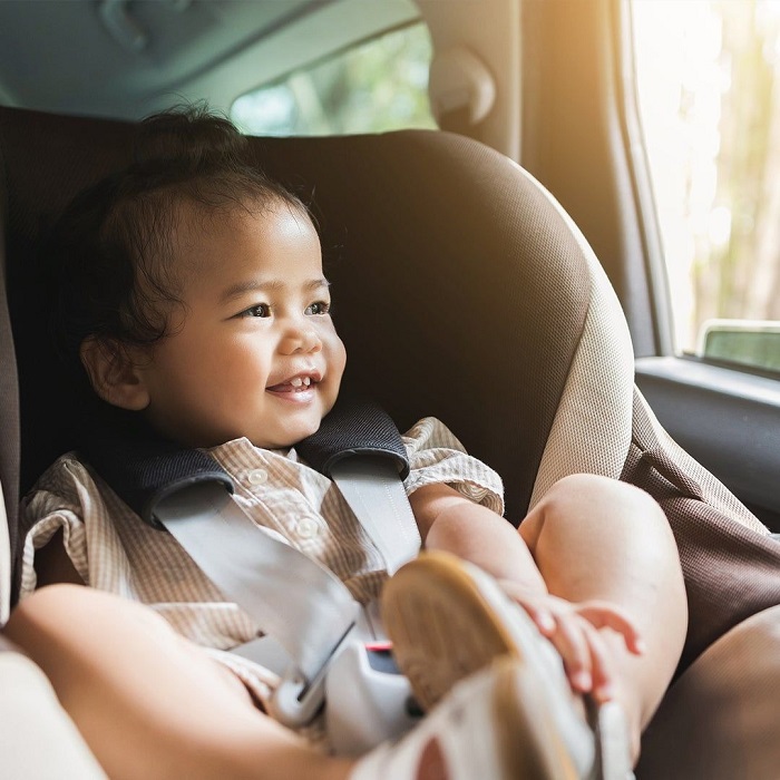 how to put newborn in car seat