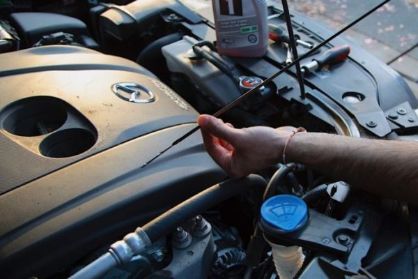 How Much Oil to Add to Car: A Step-by-Step Guide for Drivers how much oil to add to car