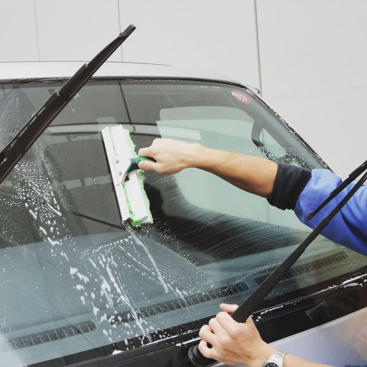 how to put windshield wiper fluid in car