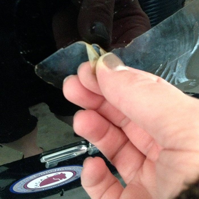 how to remove dealer decal from car