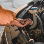 how many quarts of oil in a car
