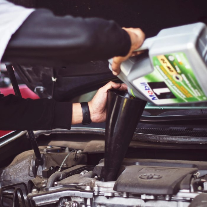 how long can a car go without an oil change