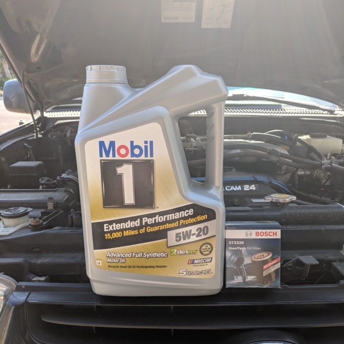 how many quarts of oil in a car